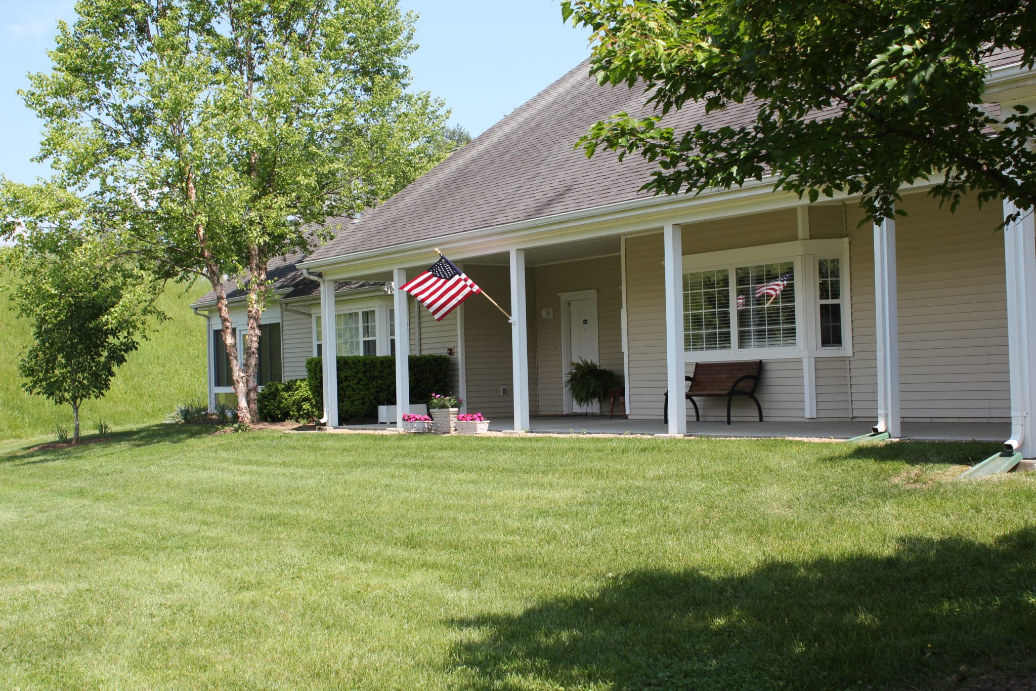 Cluster cottages connected to main buildings