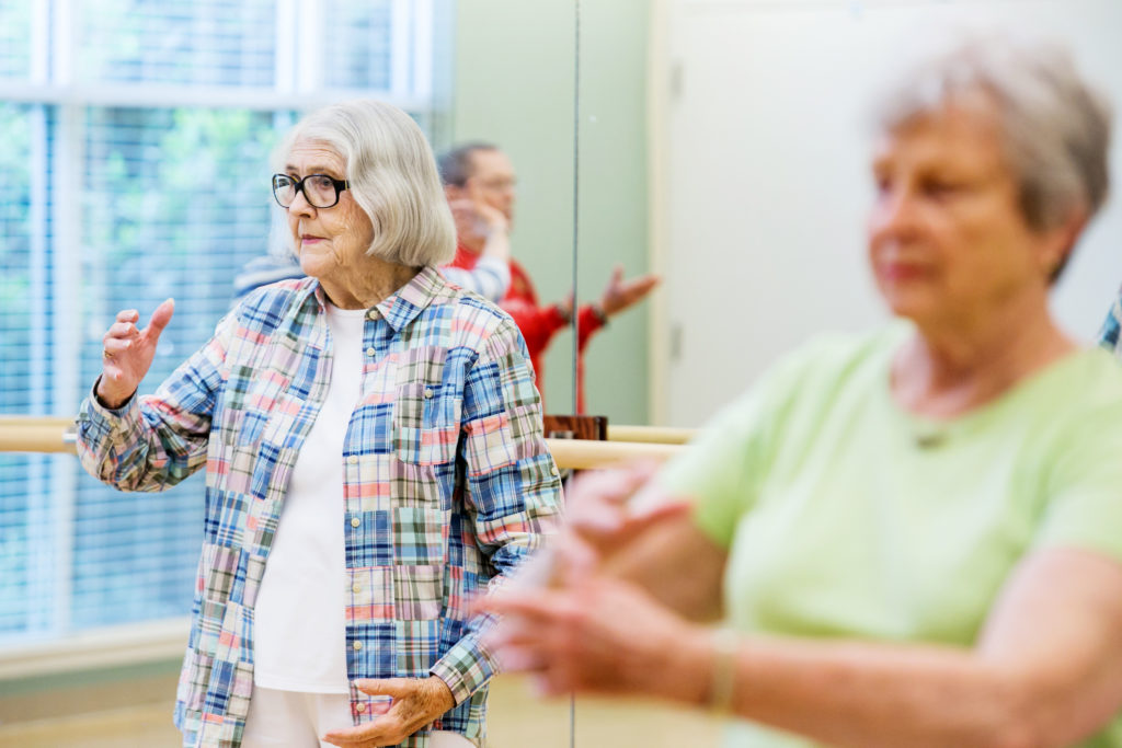 women doing tai chi
