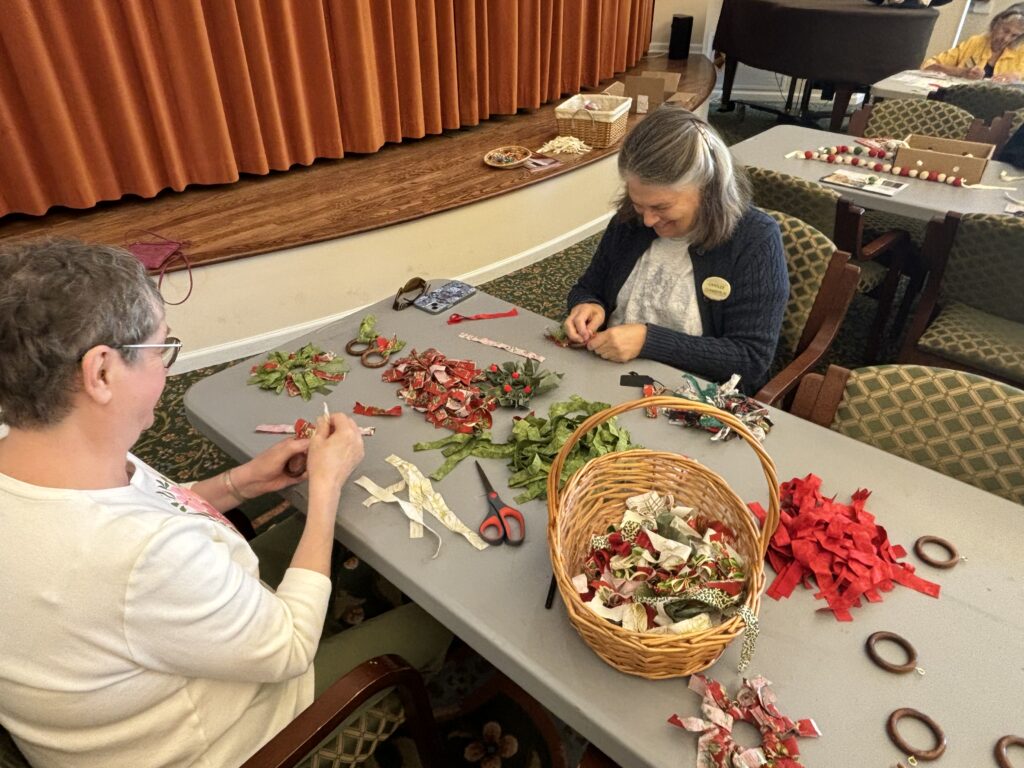 Kalex residents work on crafts 